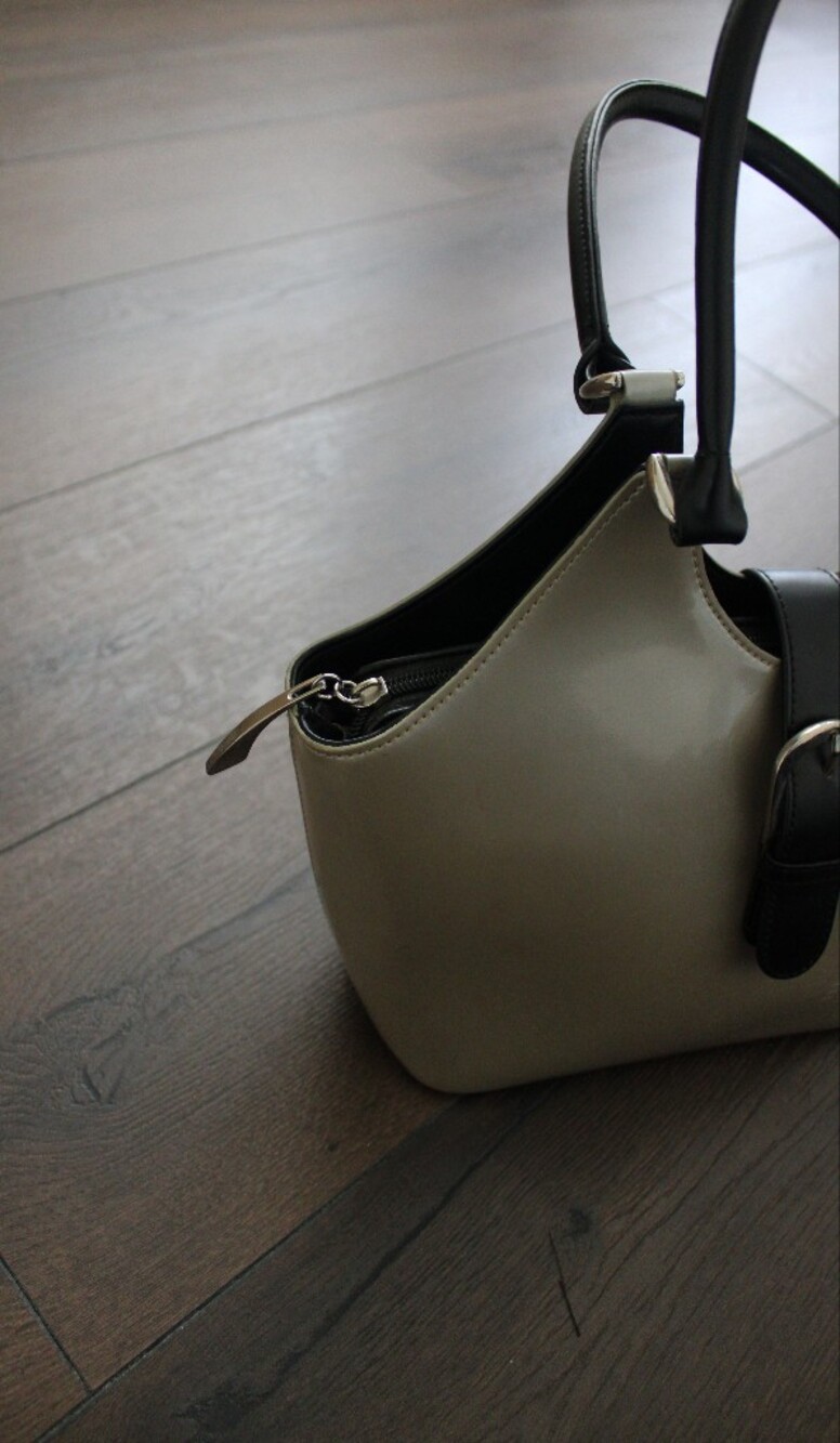 Beijo Women's Two-Tone Tote Bag in Light Sliver and Black - Picture 8 of 11